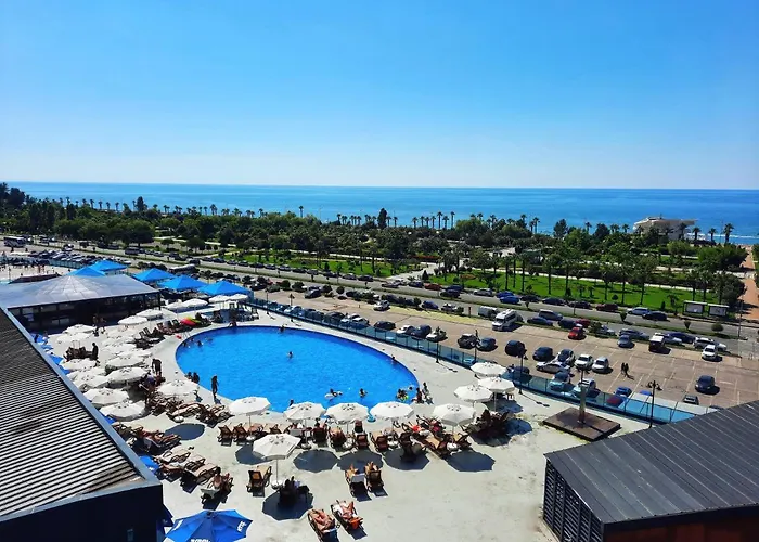 Sea View Metro City Apartment